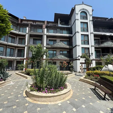 Appartement Rose Gardens 10 *