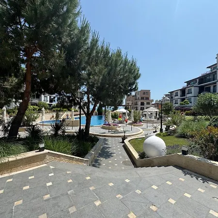 Rose Gardens 10 * פומורי