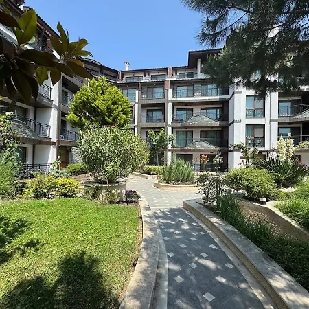 Appartement Rose Gardens 10 *